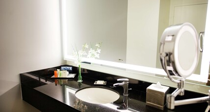 Hilton Colon Guayaquil Hotel Room Type - 1 KING BED EXECUTIVE FLOOR