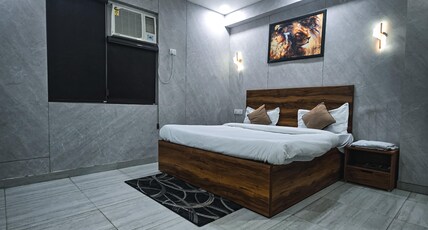 Blueberry Premium Hotel Room Type - Super Deluxe Rooms