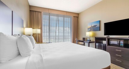 Best Western Corpus Christi Room Type - 1 King Bed, Non-Smoking, Microwave, Refrigerator, Coffee Maker, Full Breakfast