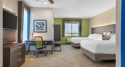 Holiday Inn Express Hotel & Suites Fairfield - North, an IHG Hotel Room Type - 2 Queen Beds Standard Mobil Access Tub