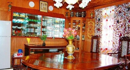 Taj Palace House Boat 2 Room Type - Deluxe Room