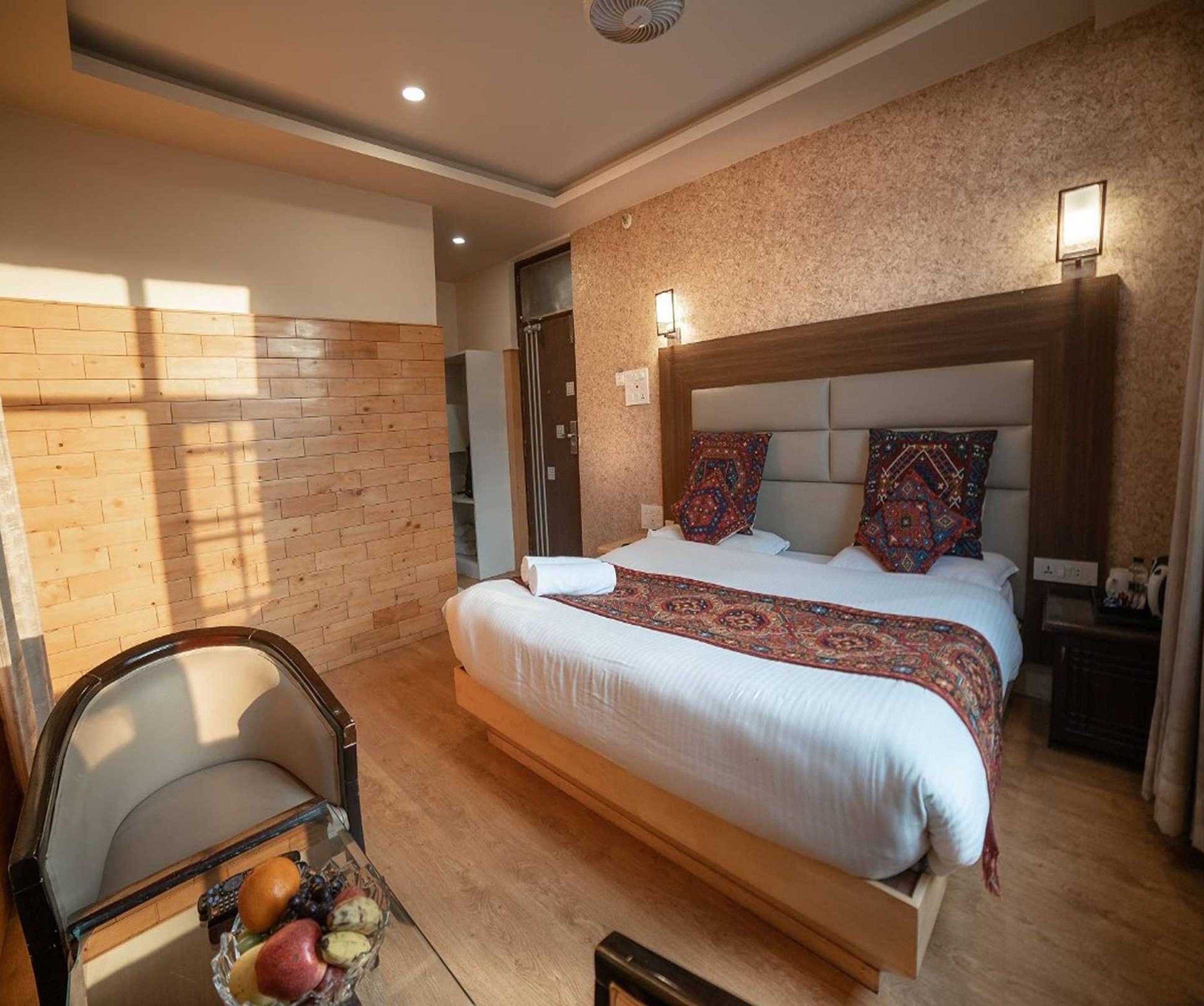 Palette Hotel Regency Valley View Pahalgam - Tap to explore photos