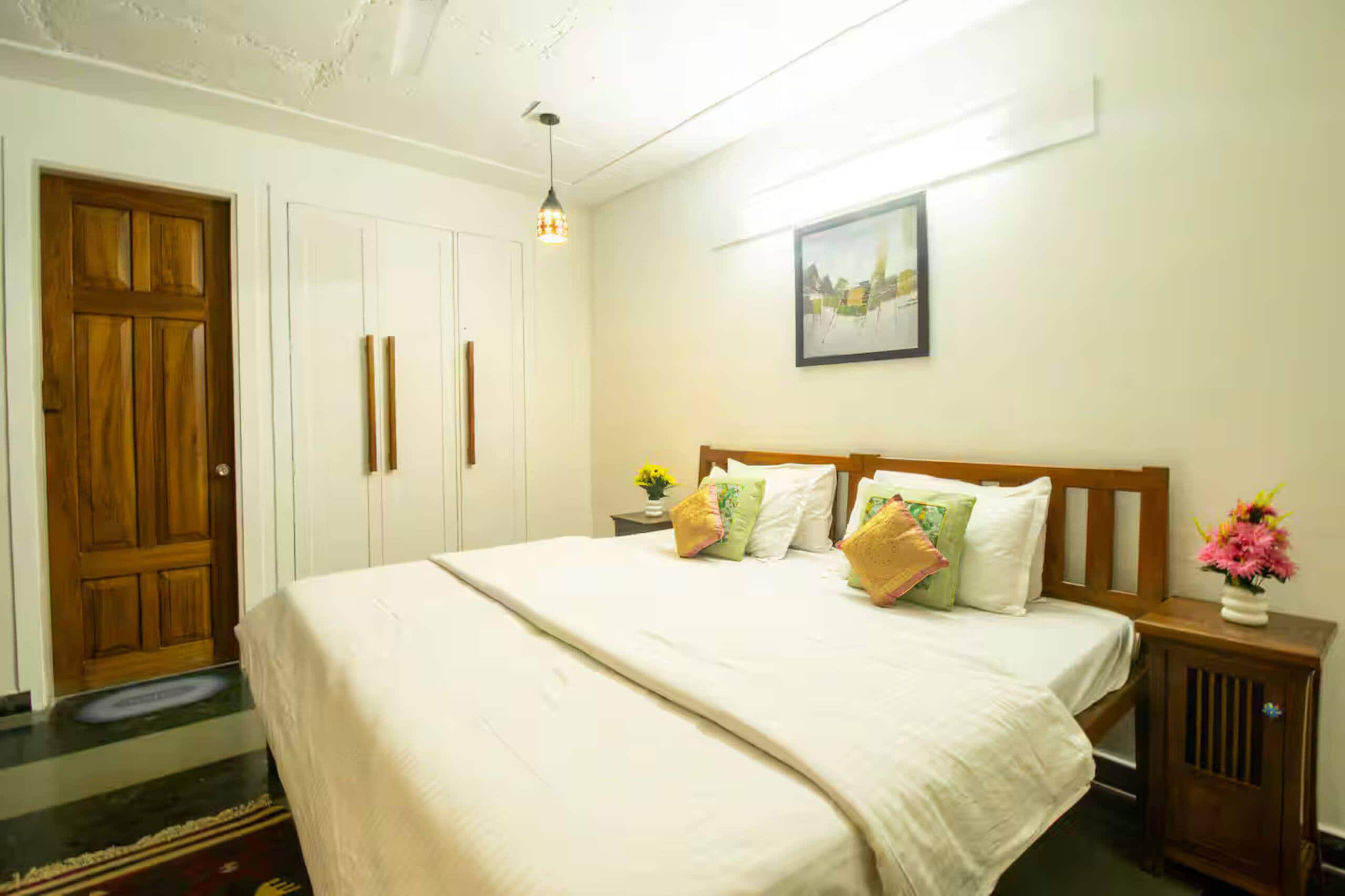 Independent 5 Br Villa in Palam Vihar Gurugram - Tap to explore photos