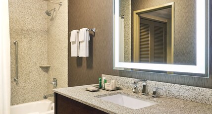 El Conquistador Tucson, A Hilton Resort Room Type - 2 QUEEN BEDS POOL VIEW
