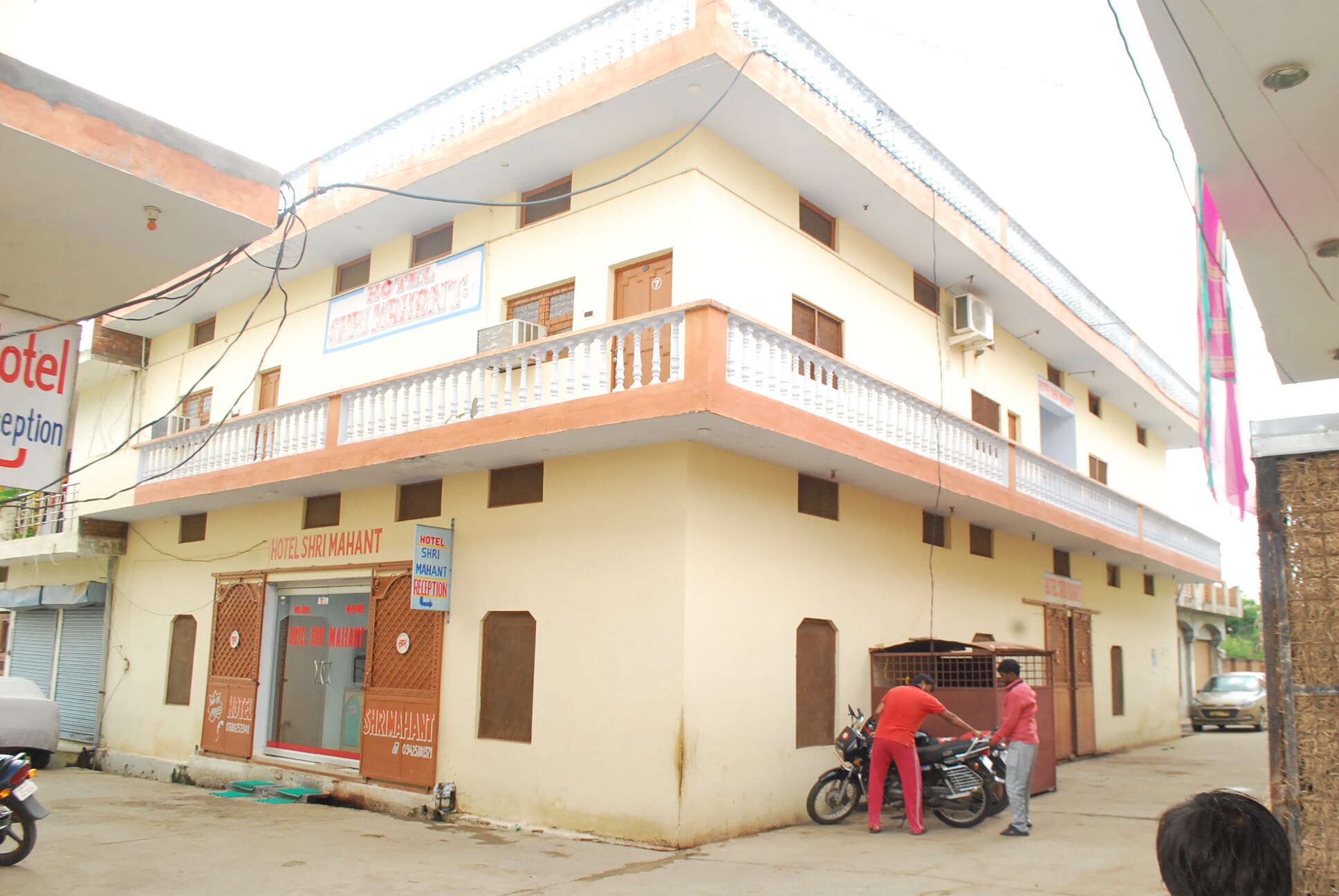 Hotel Shri Mahant - Tap to explore photos
