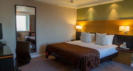 Hilton London Metropole Room Type - KING DELUXE ROOM