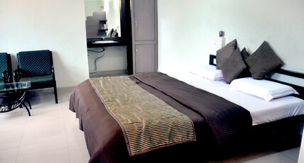 Radhanand Holiday Home Room Type - Deluxe Double Bed Non AC Room