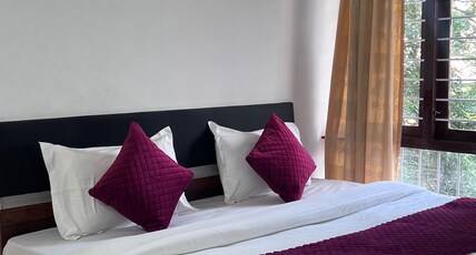 HOTEL SUNDAY TOWNHOUSE CLUB Room Type - Super Deluxe