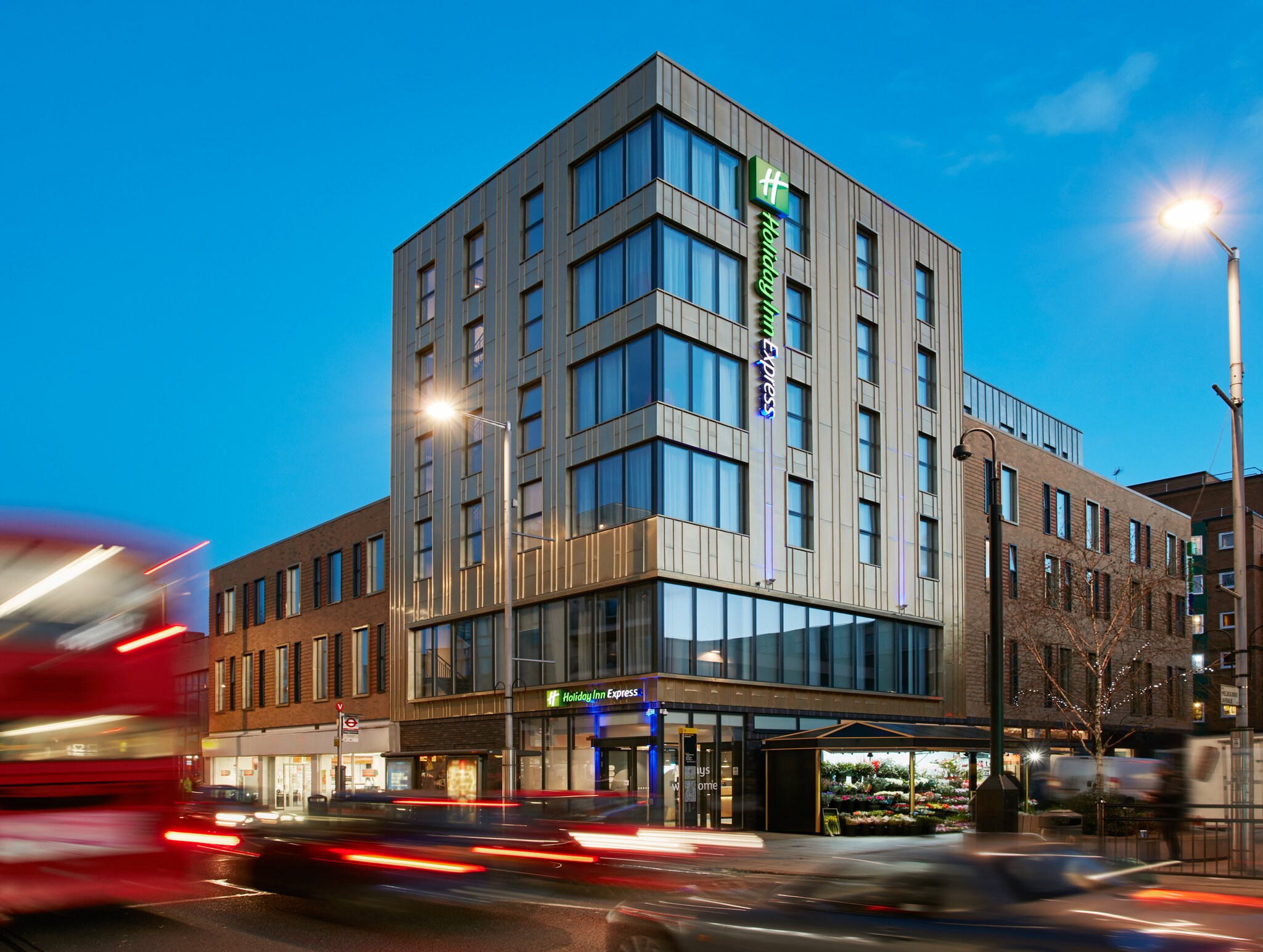 Holiday Inn Express London - Ealing - Tap to explore photos
