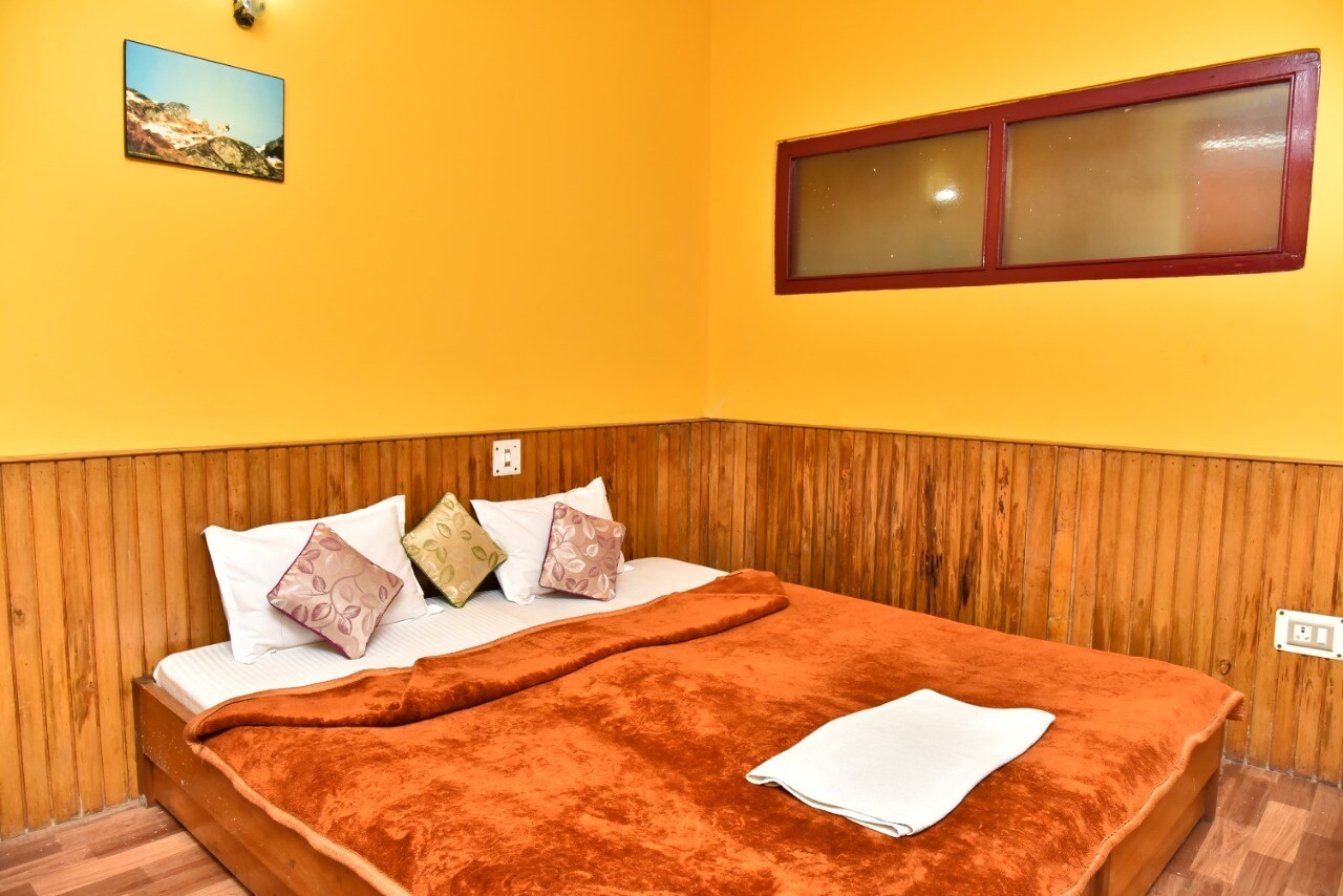 HOTEL DIKILING PELLING - Tap to explore photos