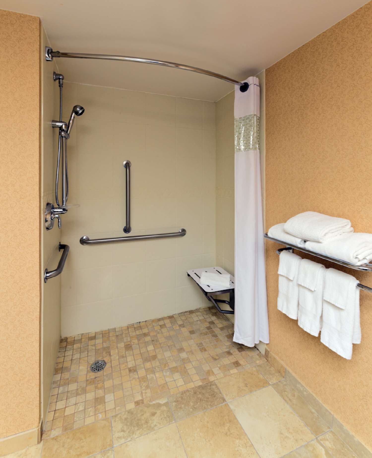 Hampton Inn by Hilton Rockford - Tap to explore photos