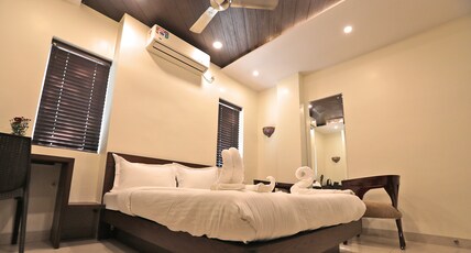 THE OVAL ROOMS Room Type - Deluxe Room