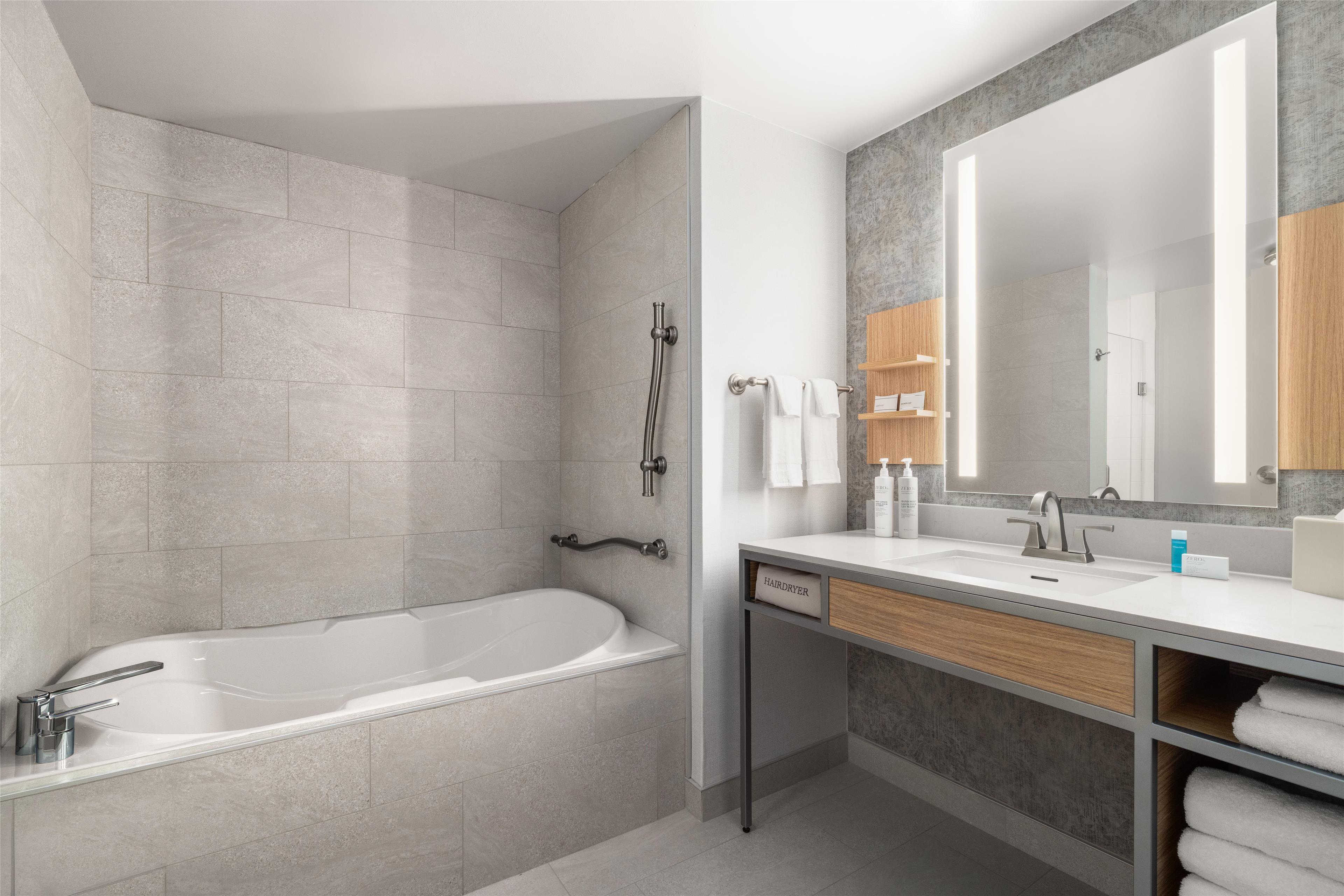 Hilton Garden Inn Arlington-Shirlington - Tap to explore photos