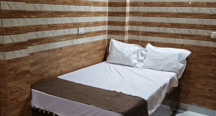 Braj Darshan Bhawan Room Type - Deluxe Double Room