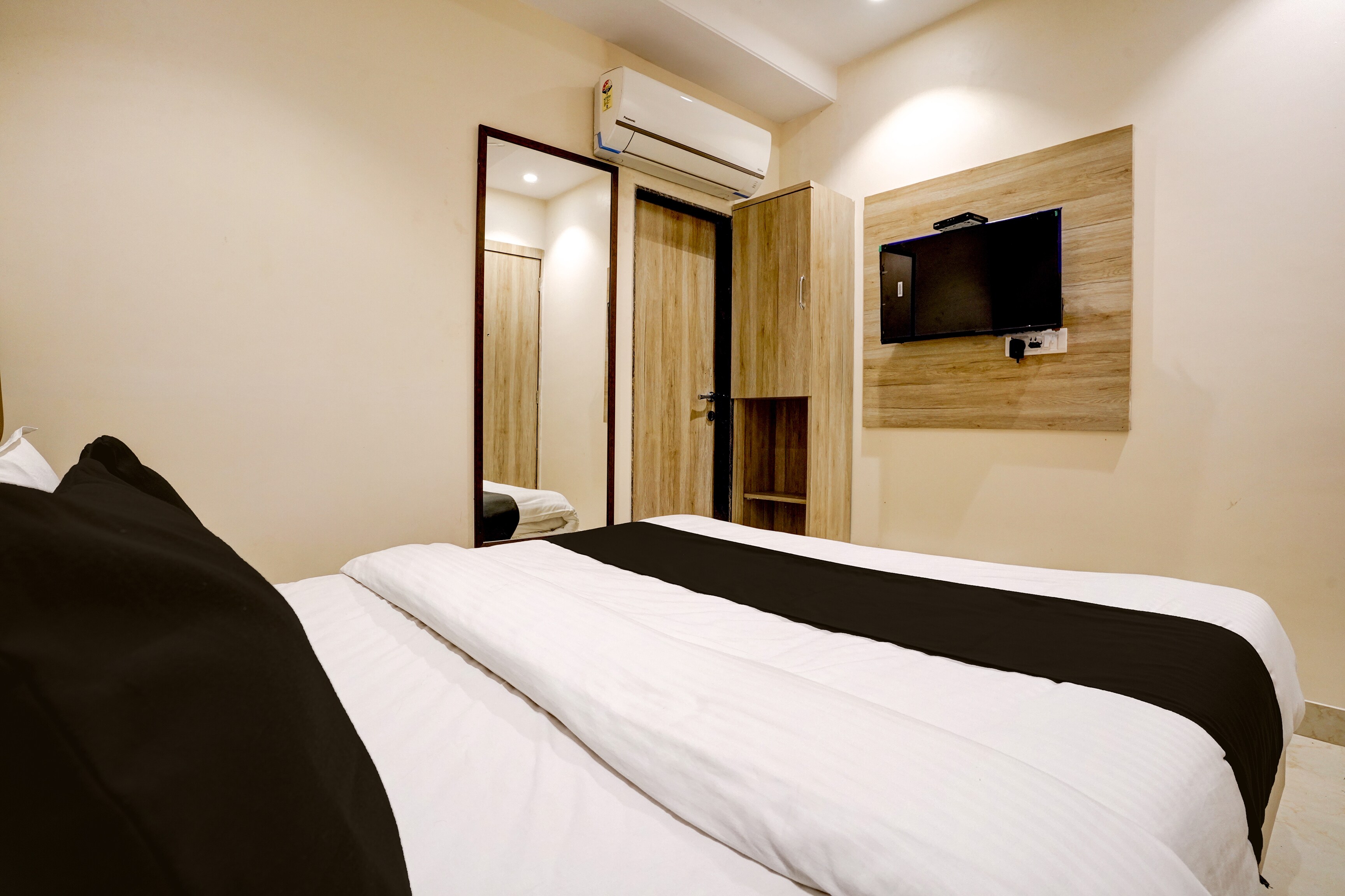 Flagship OYO Crawford Market Formerly Al Ibrahim Hotel - Tap to explore photos