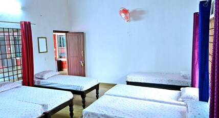 CoffeeCrown Homestay Room Type - 6 Cot Room 3