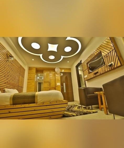 The Siddhartha Rooms and Rooftop Cafe, 300m from Mall Road - Tap to explore photos