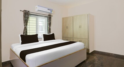Super OYO Collection O Tirupati Railway Tirumala Ghat Room Type - Deluxe