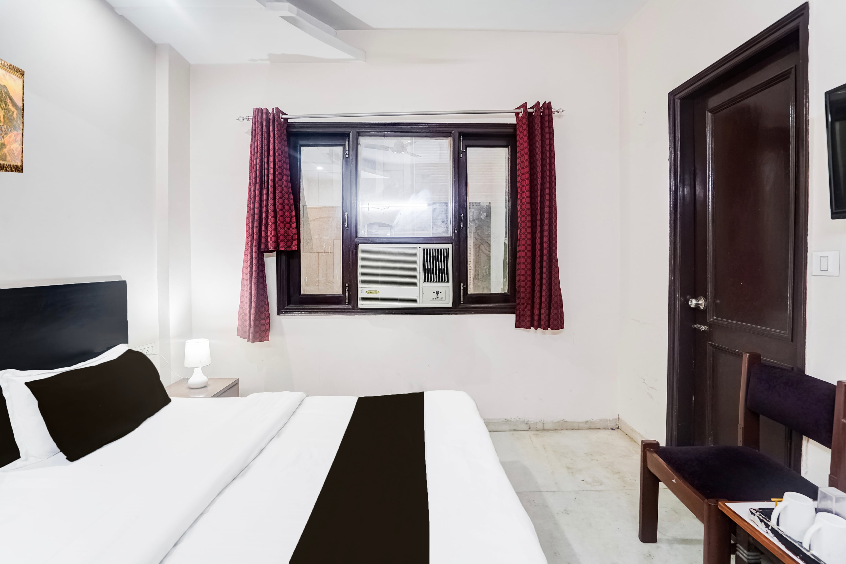 Hotel O De Gold Karol Bagh - Tap to explore photos