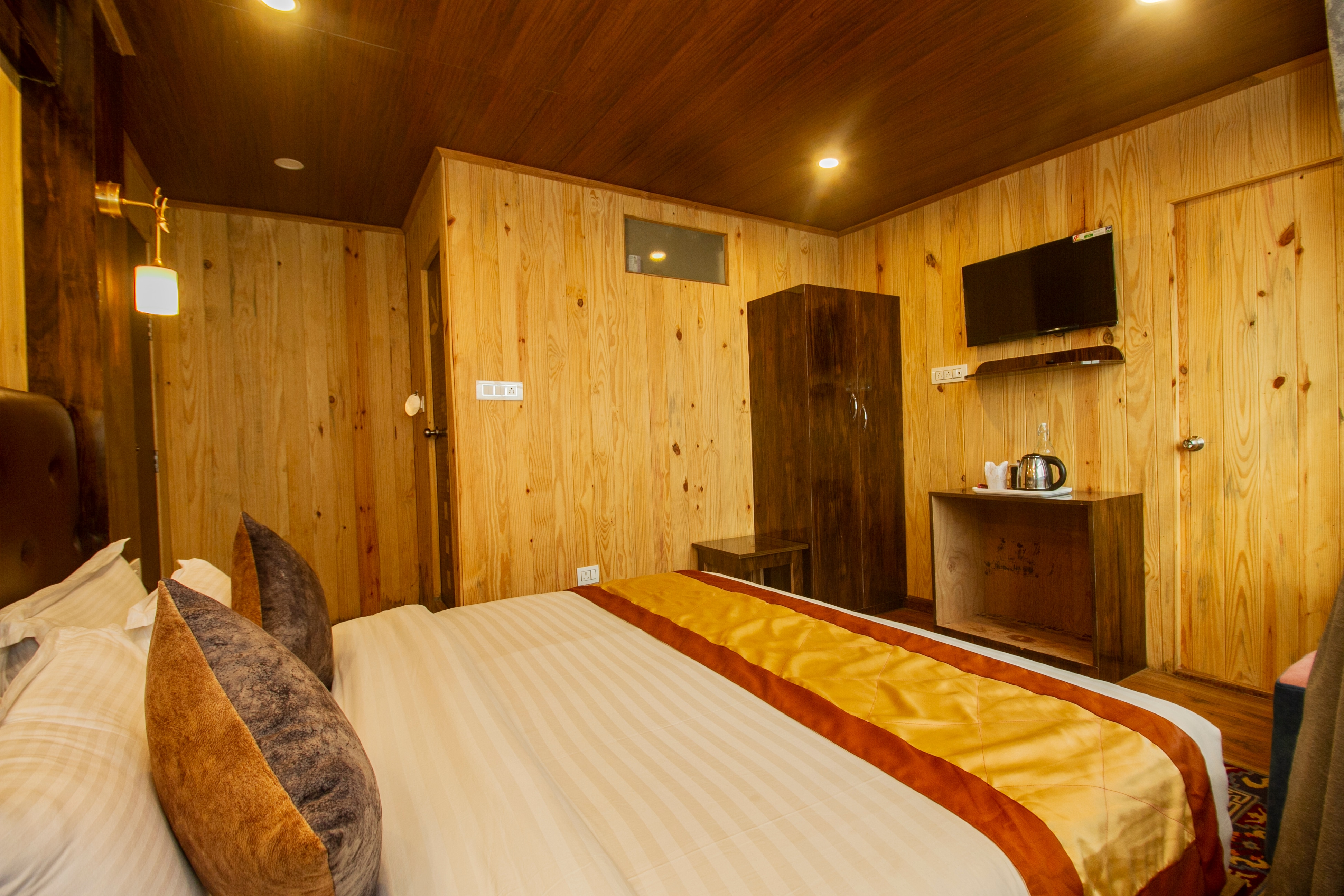 Hotel Himalayan Retreat - Tap to explore photos