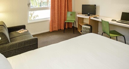 Ibis Perpignan Rivesaltes Room Type - Standard room with 1 double bed and 1 sofa