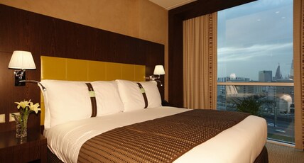 Holiday Inn Meydan Room Type - 1 King Premium Smoking