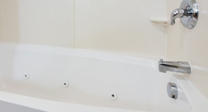 Holiday Inn YAKIMA Room Type - 1 King Bed Premium Jetted Tub Sofa Bed Holiday Inn YAKIMA Room Type - 1 King Bed Premium Jetted Tub Sofa Bed