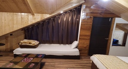EQUATIONS Room Type - Deluxe Room