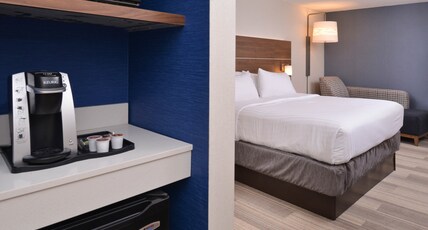 Holiday Inn Express OLEAN Room Type - 1 King Communication Mobility Accessible Roll in Shower
