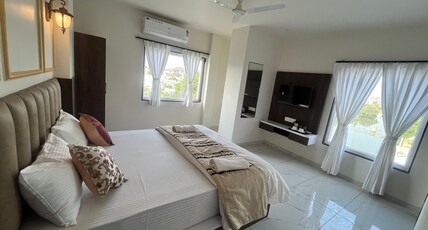 Jeel pearl Hotel Room Type - King Room with Lake View