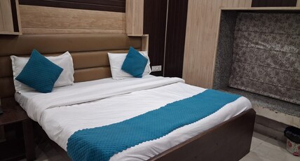 Hotel Ashok Room Type - Railway Room - 6 Beds with Bunk Bed