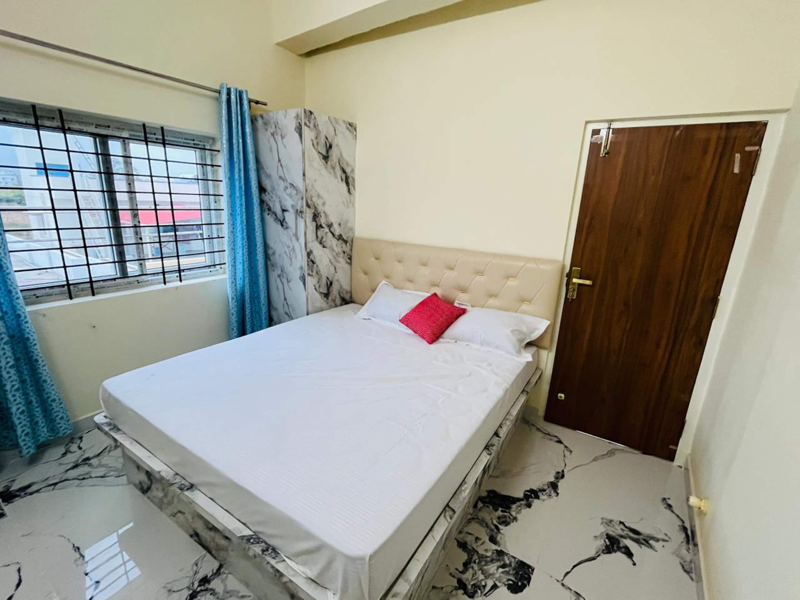 Kalpavrukksha Luxury Service Apartment Unit 1 - Tap to explore photos