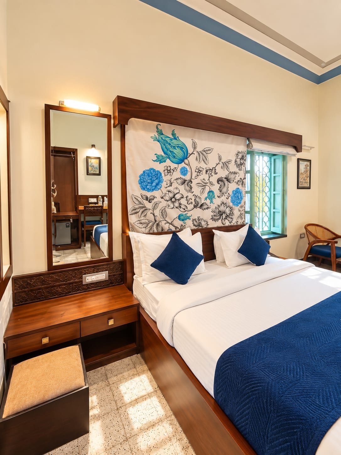 THE JAIS BOUTIQUE HOTEL {70 METERS FROM ASSI GHAT) - Tap to explore photos