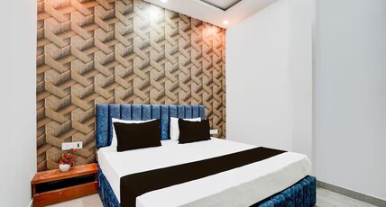 Siddhi Vinayak Inn Room Type - Deluxe Double Room