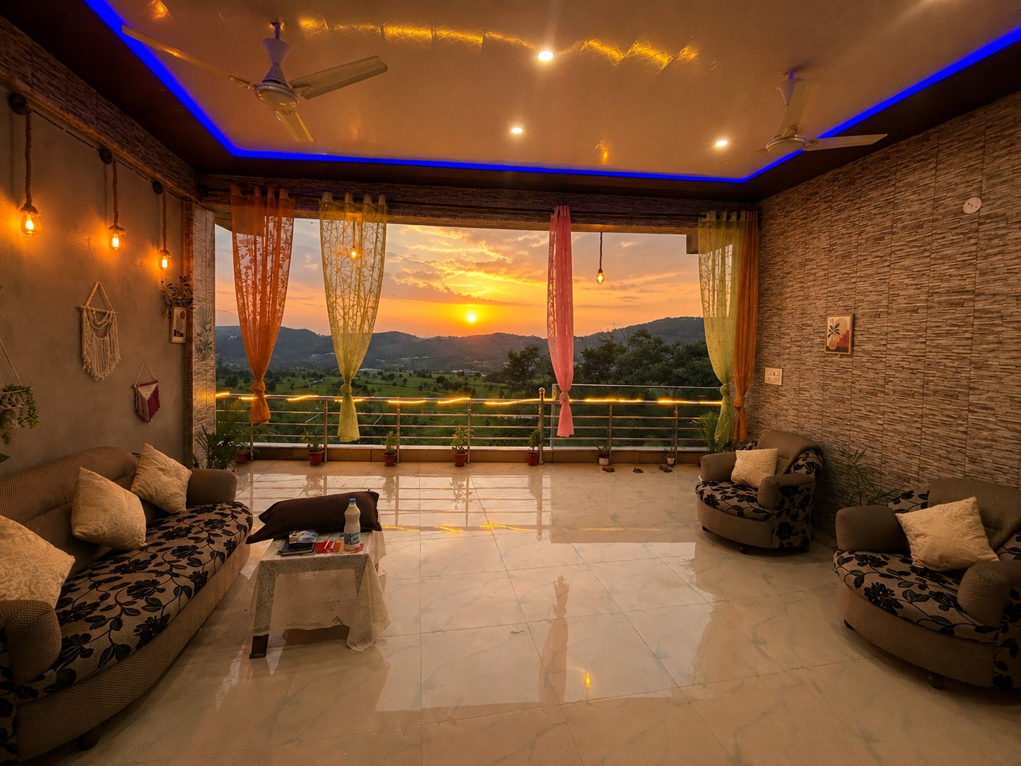 Shourya Homestay - Tap to explore photos