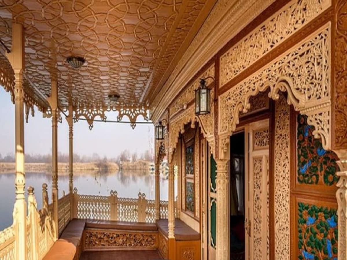 Shiraz Deluxe Houseboat - Tap to explore photos