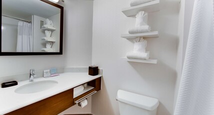 Hampton Inn by Hilton Harrisonburg - University Room Type - 1QN MOB HEAR ACC RI-SHW