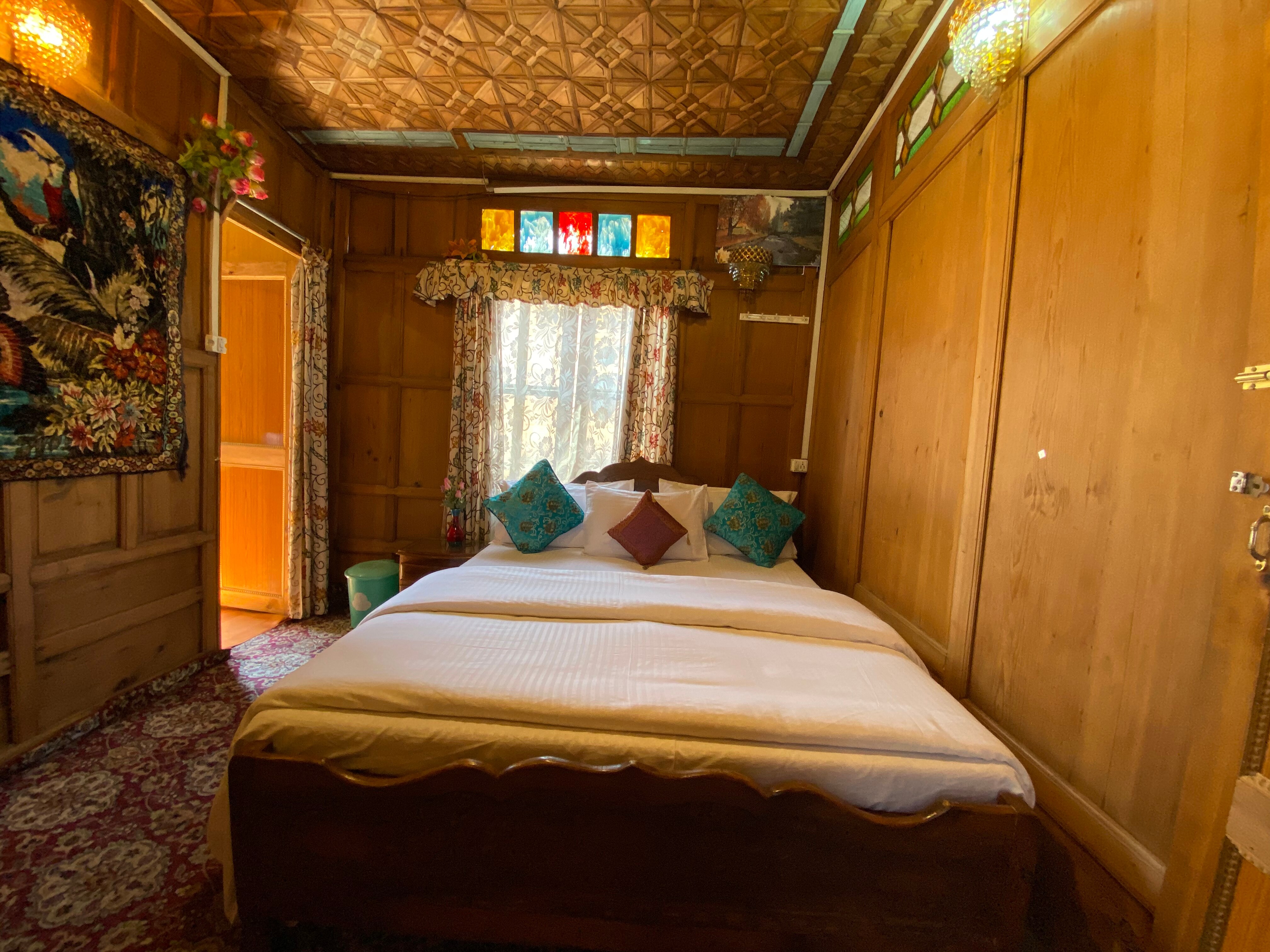 Lake palace group of houseboat - Tap to explore photos