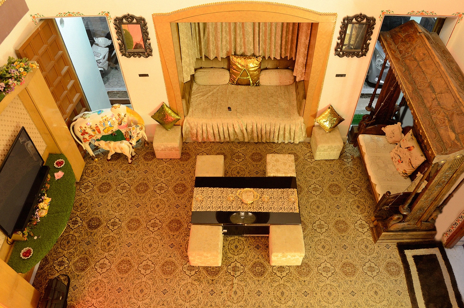 Ambay Villa | Rooms in a Luxury Stay - Tap to explore photos