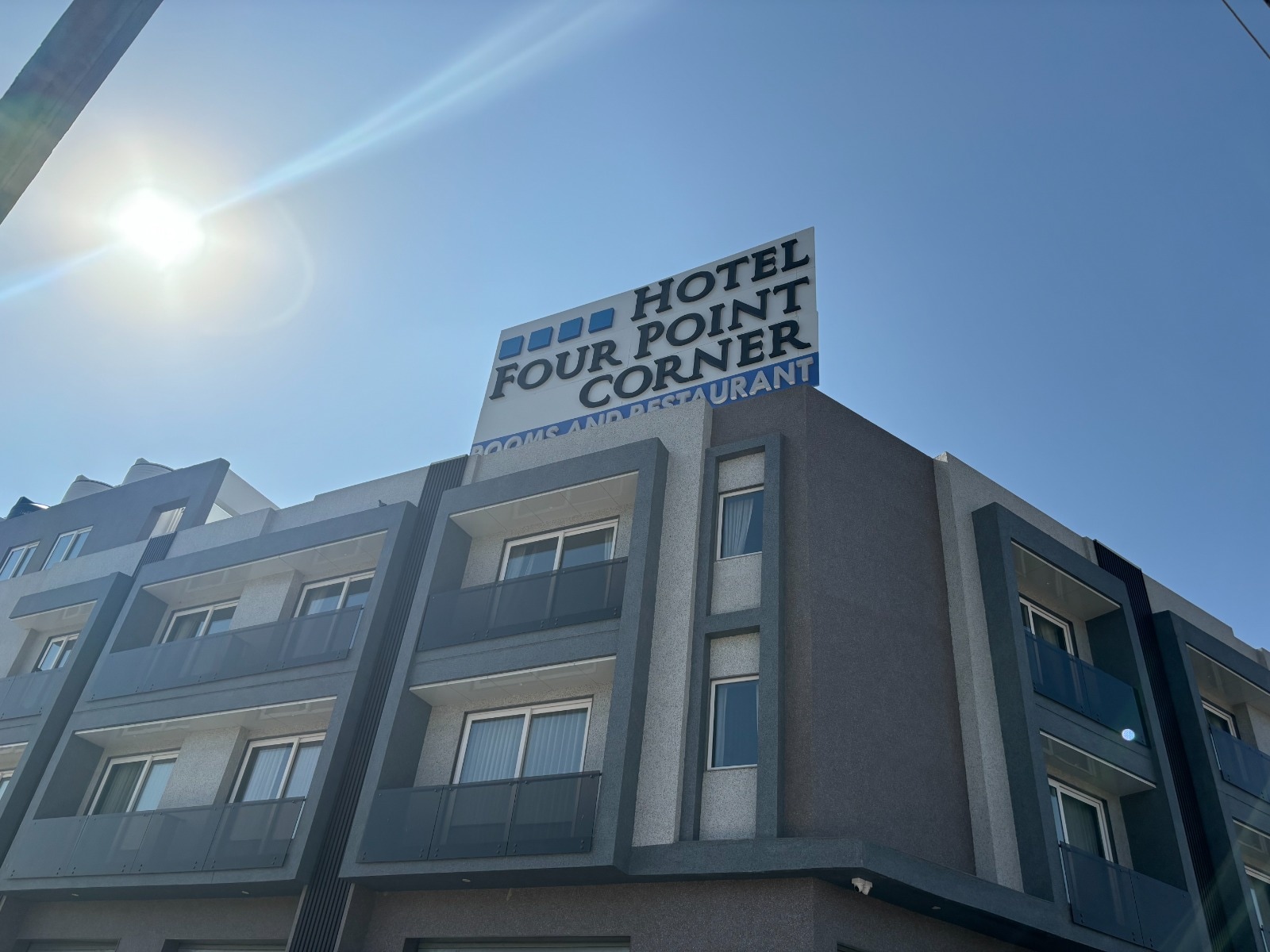 FOUR POINT CORNER - Tap to explore photos