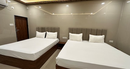 Shri Girdhar Gopal Guest House Room Type - Family room with AC Shri Girdhar Gopal Guest House Room Type - Family room with AC