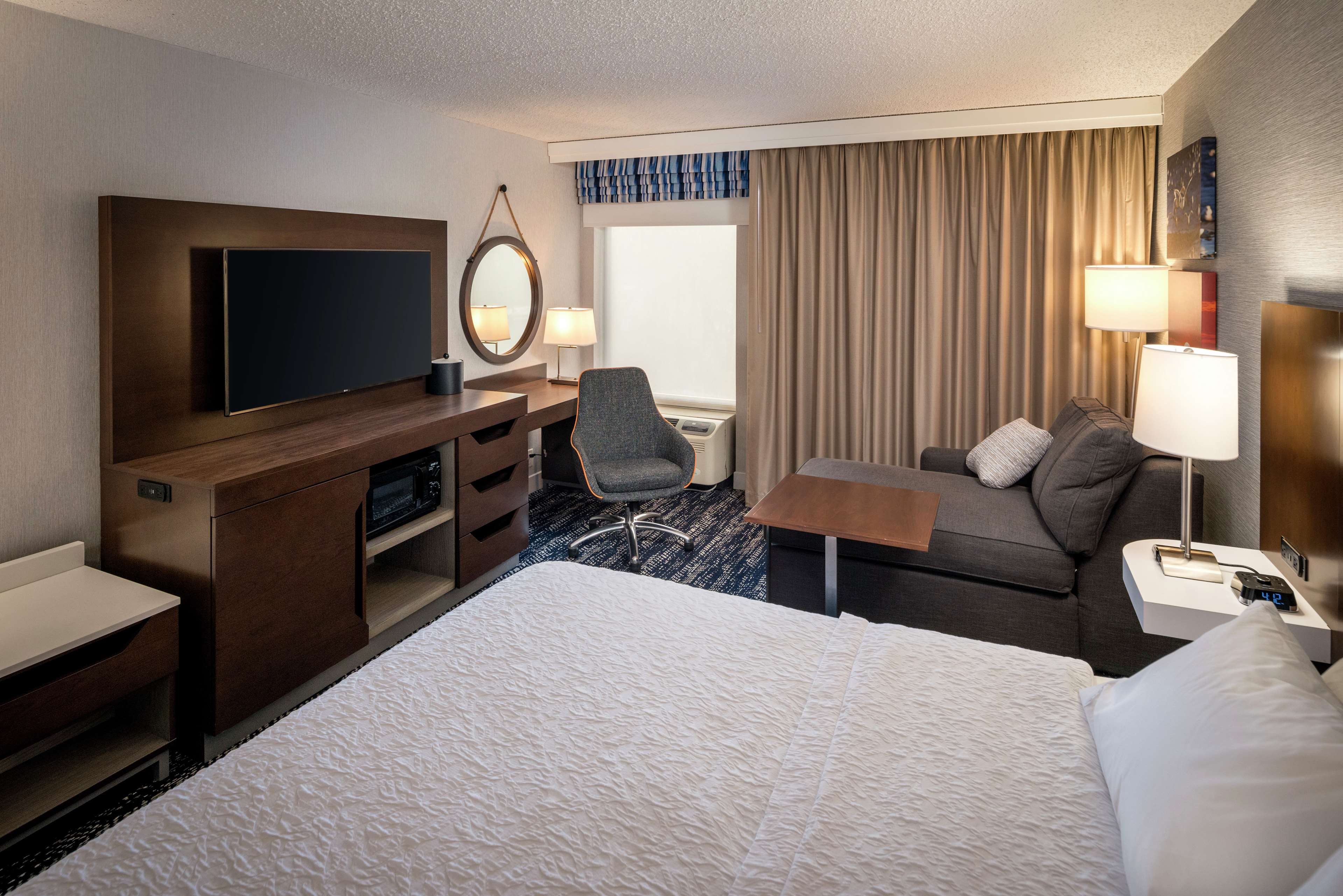 Hampton Inn Long Island / Commack - Tap to explore photos