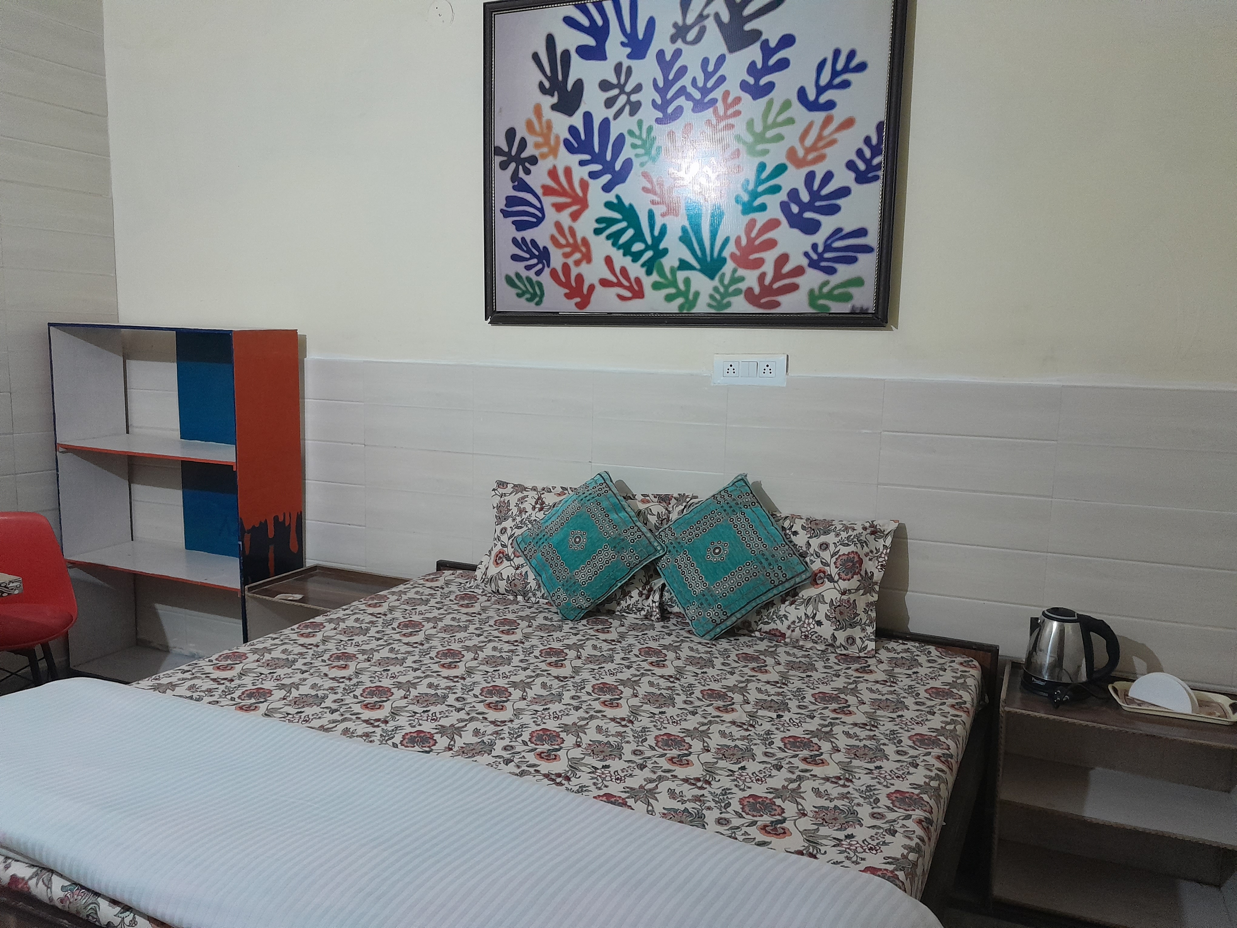 Om Shanti Home Stay - Tap to explore photos
