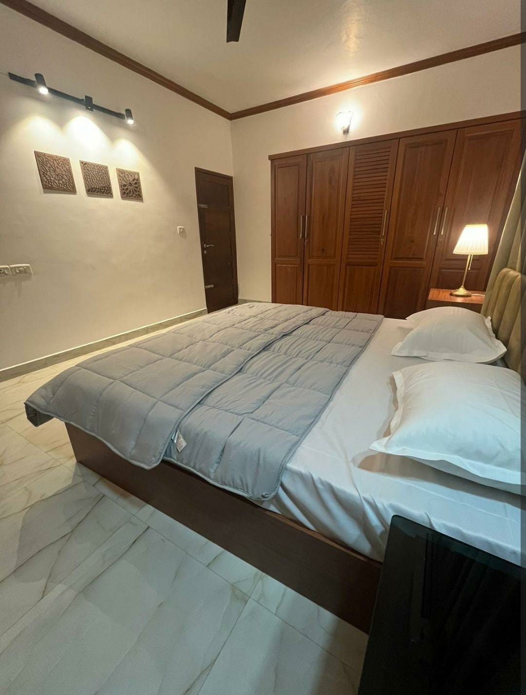 Sanctuary by Snooze Living AC 5BHK Villa Vazhakala - Tap to explore photos