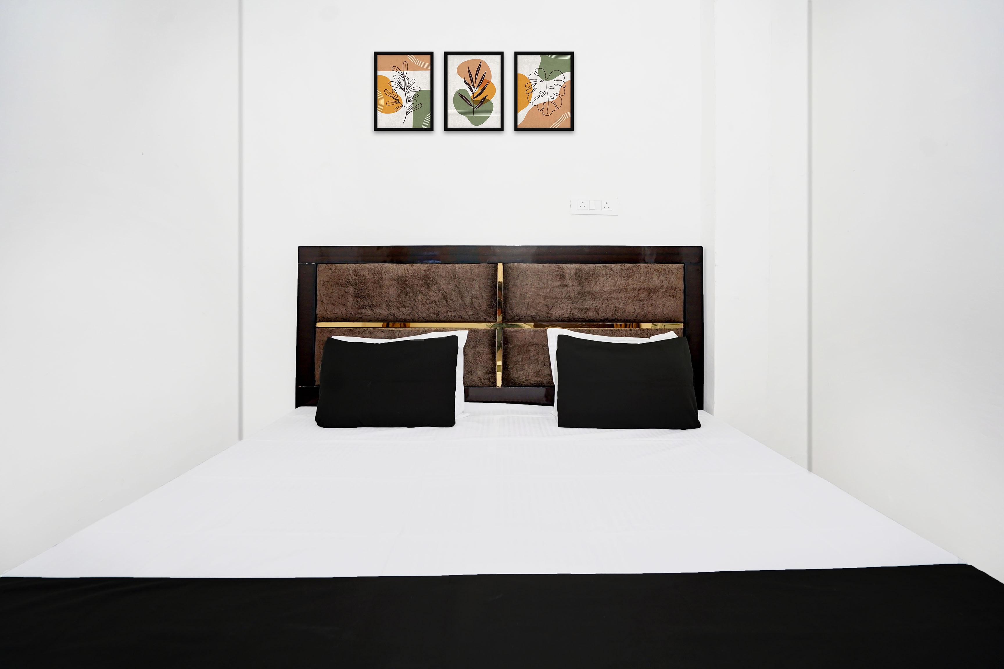 SPOT ON Chauhan Hotel - Tap to explore photos