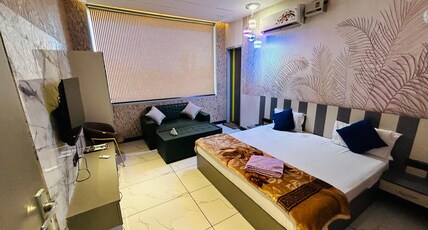 Hotel Lion's Lounge Room Type - Deluxe King Room