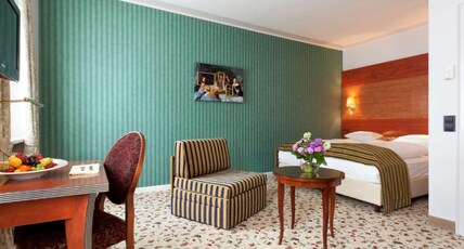 Grand Hotel Mercure Biedermeier Wien Room Type - Classic Biedermeier Double Room with 1 queen-size bed Grand Hotel Mercure Biedermeier Wien Room Type - Classic Biedermeier Double Room with 1 queen-size bed