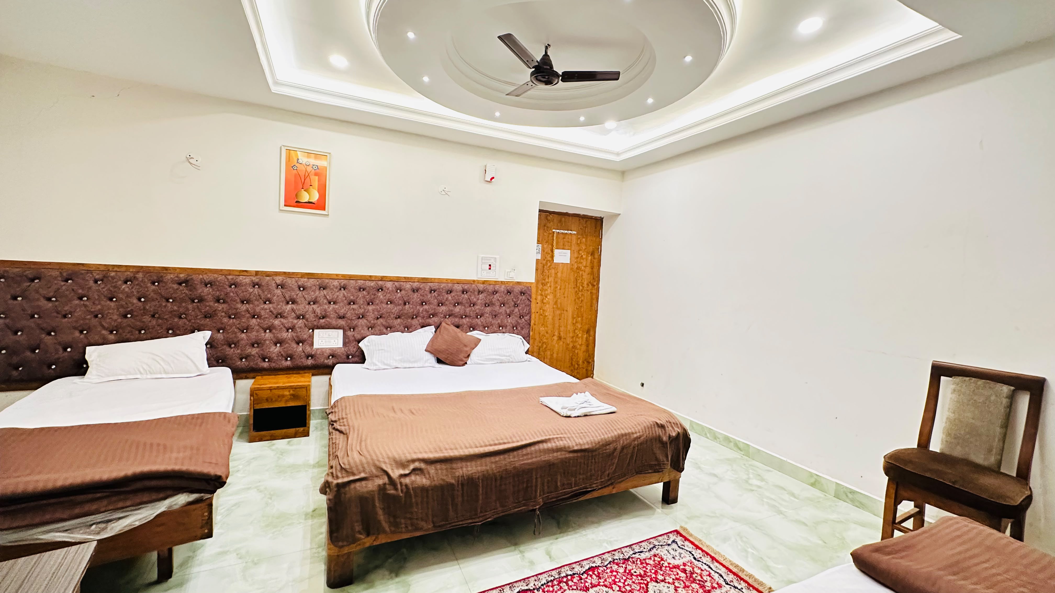 Hotel Basera Inn - Tap to explore photos