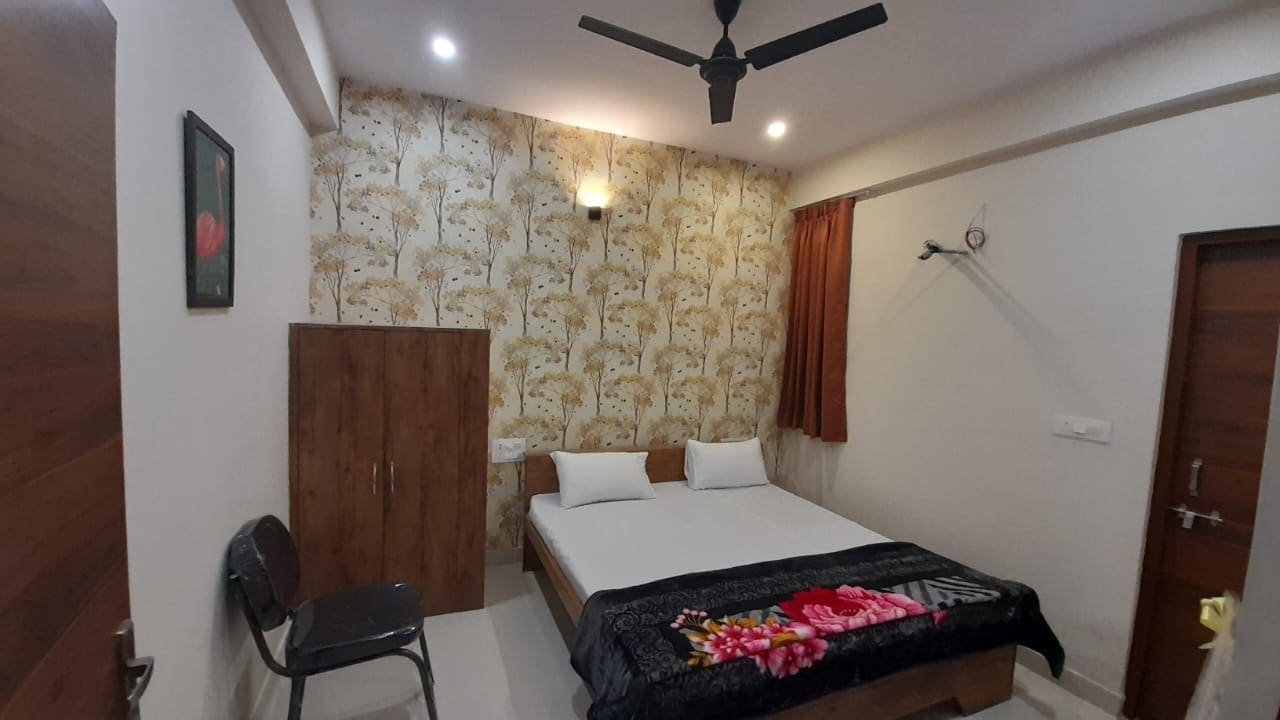 Hotel Sunstays Opposite Bus Stand - Tap to explore photos