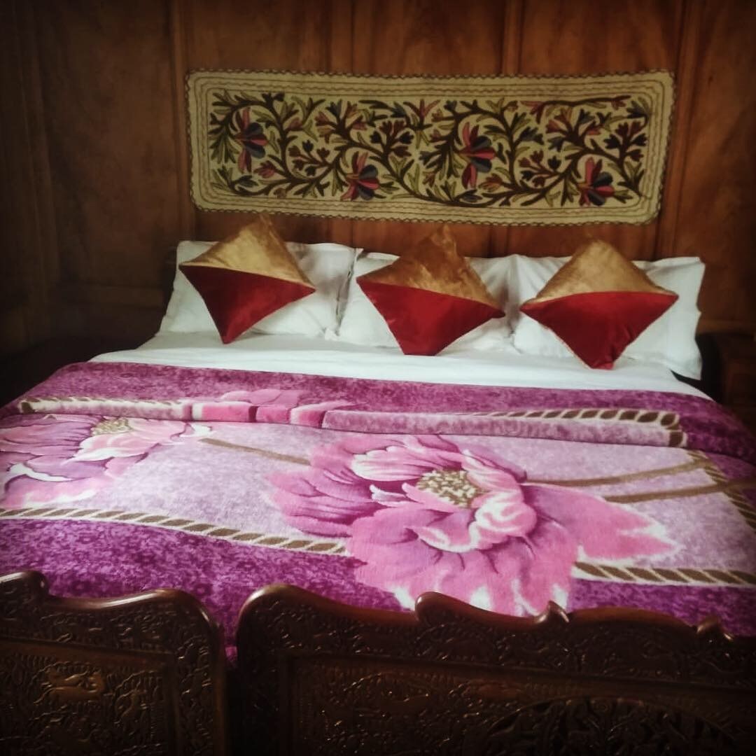 Shahbaaz Group of Houseboats - Tap to explore photos